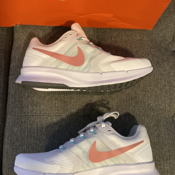 Nike Women’s Run Swift 3 Running Sneakers, size 6.5 - Picture 9 of 11